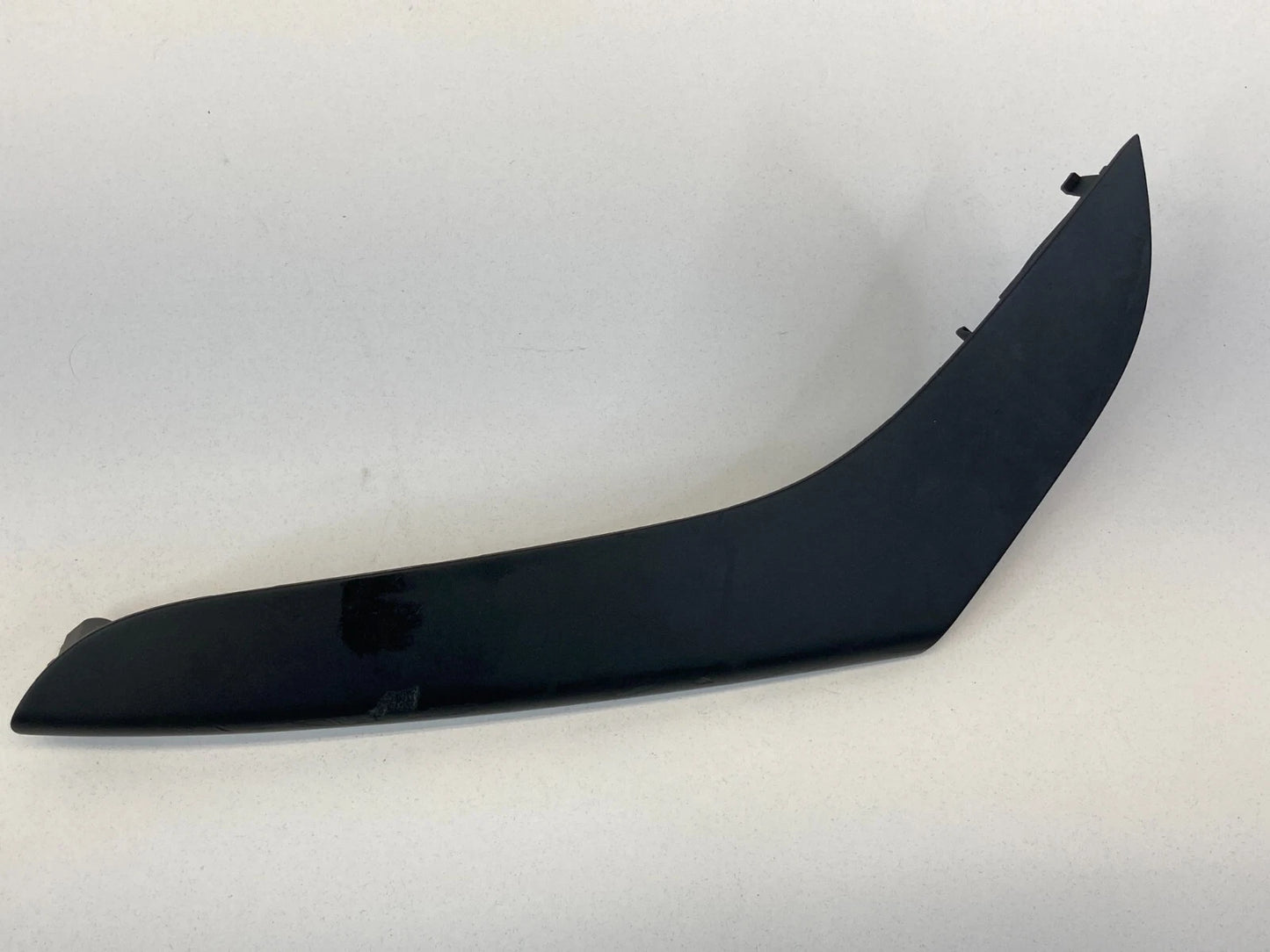 2006-2010 VOLKSWAGEN PASSAT REAR RIGHT DOOR PULL HANDLE COVER TRIM 3C4-867-372