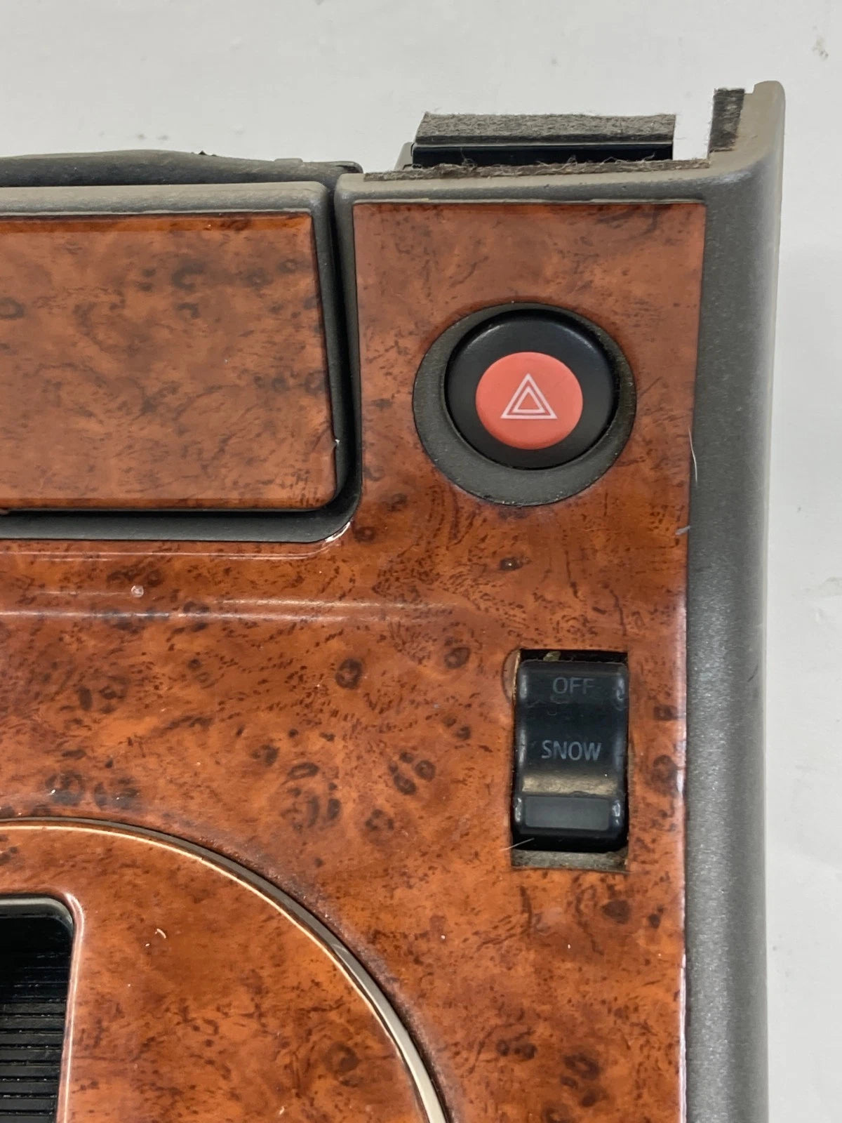 2003 2004 INFINITI G35 CENTER CONSOLE SHIFTER BEZEL TRIM W/ STORAGE K13840-AM600