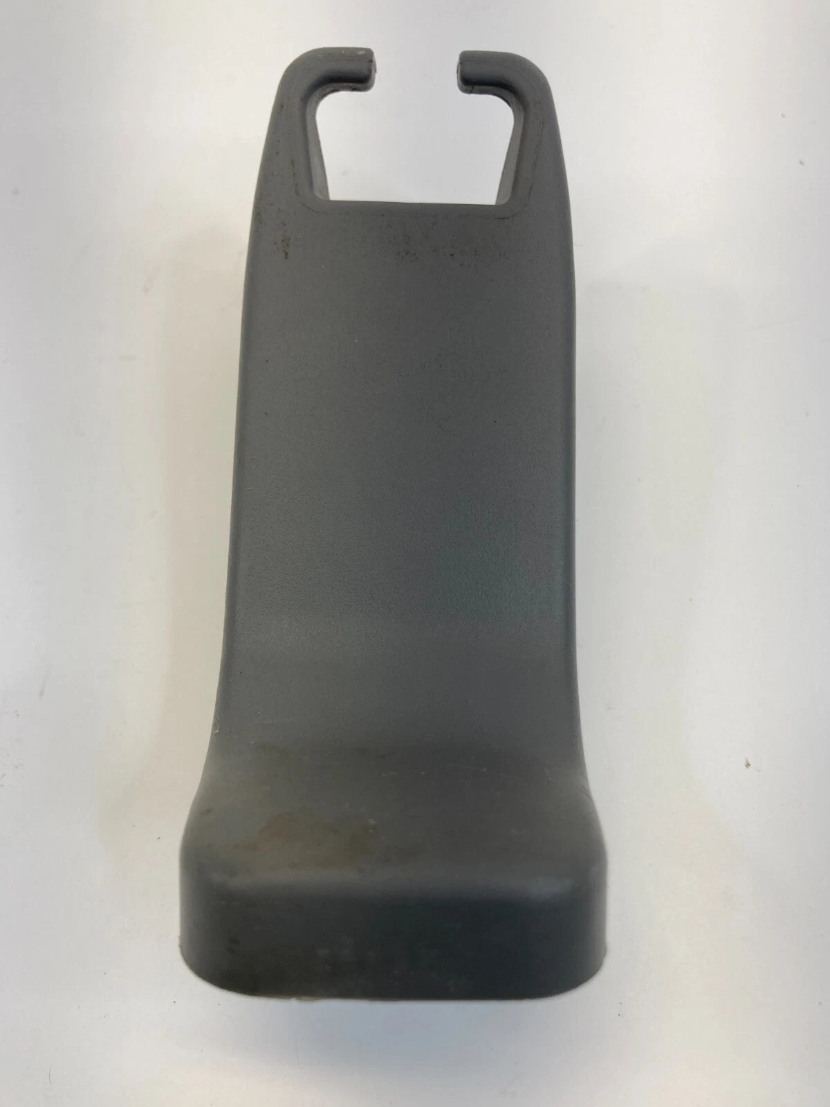 2002 2003 TOYOTA CAMRY FRONT RIGHT SEAT OUTER TRACK END CAP COVER 72137-AA020