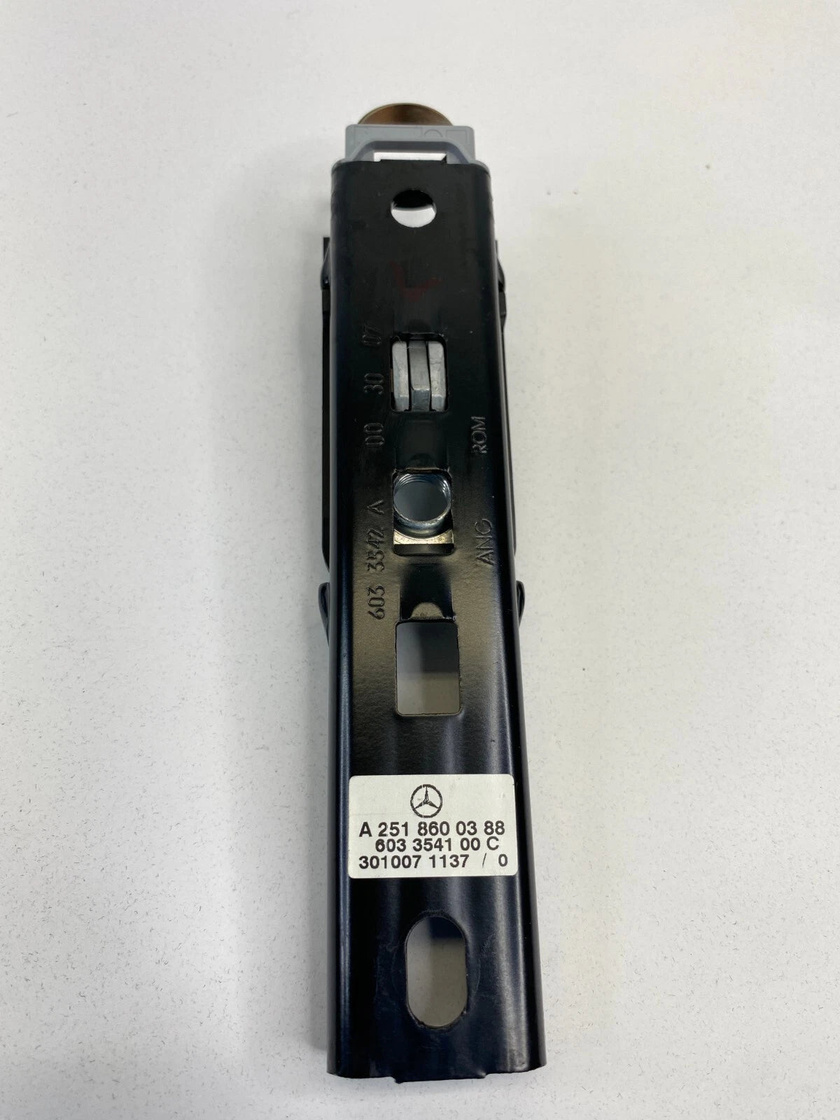 2006-2012 MERCEDES-BENZ R350 07-09 R320 FRONT LEFT SEAT BELT HEIGHT ADJUSTER OEM