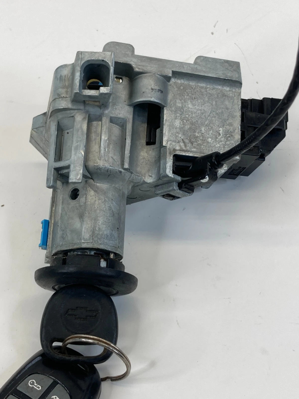 2000-2006 CHEVROLET TAHOE AT IGNITION SWITCH LOCK CYLINDER W/ KEY 26070075