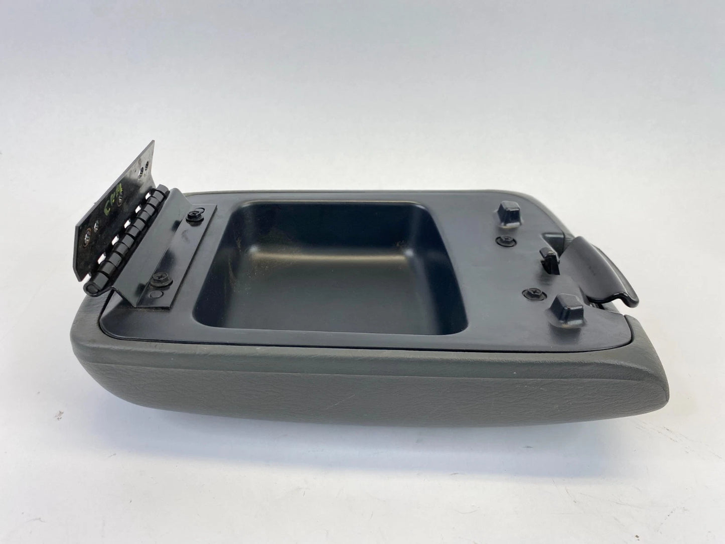 2002-2007 JEEP LIBERTY CENTER CONSOLE LID ARMREST ARM REST VINYL GRAY OEM