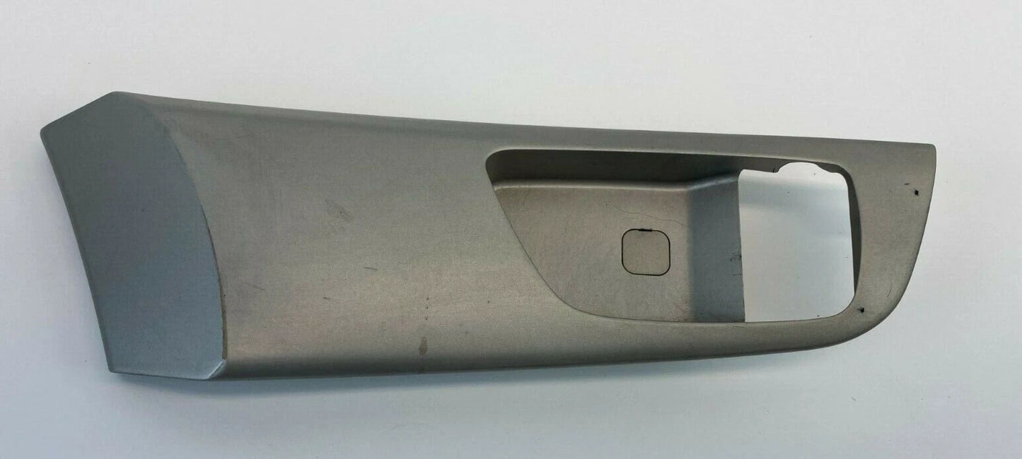06-08 KIA OPTIMA FRONT RIGHT PASSENGER INNER DOOR HANDLE BEZEL TRIM 82621-2G000