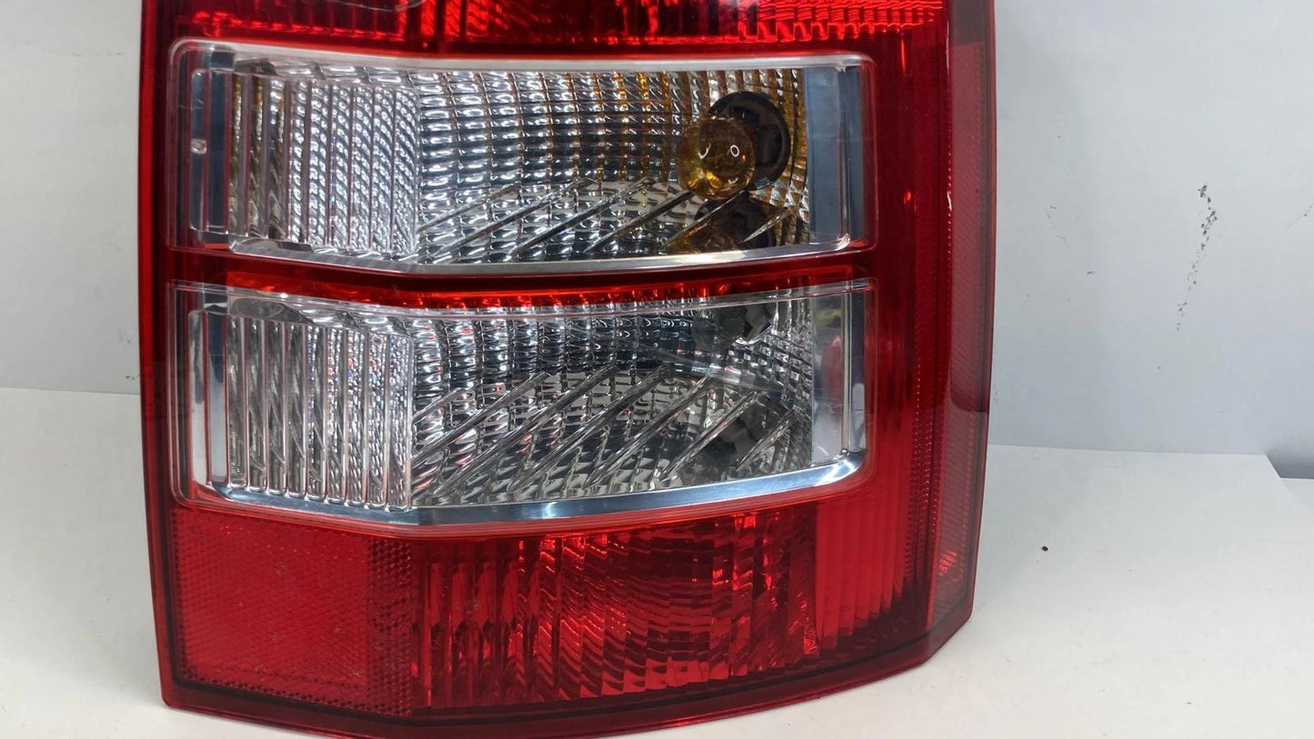 2007 2010 JEEP COMPASS REAR RIGHT PASSENGER SIDE TAIL LIGHT TAILLIGHT LAMP OEM