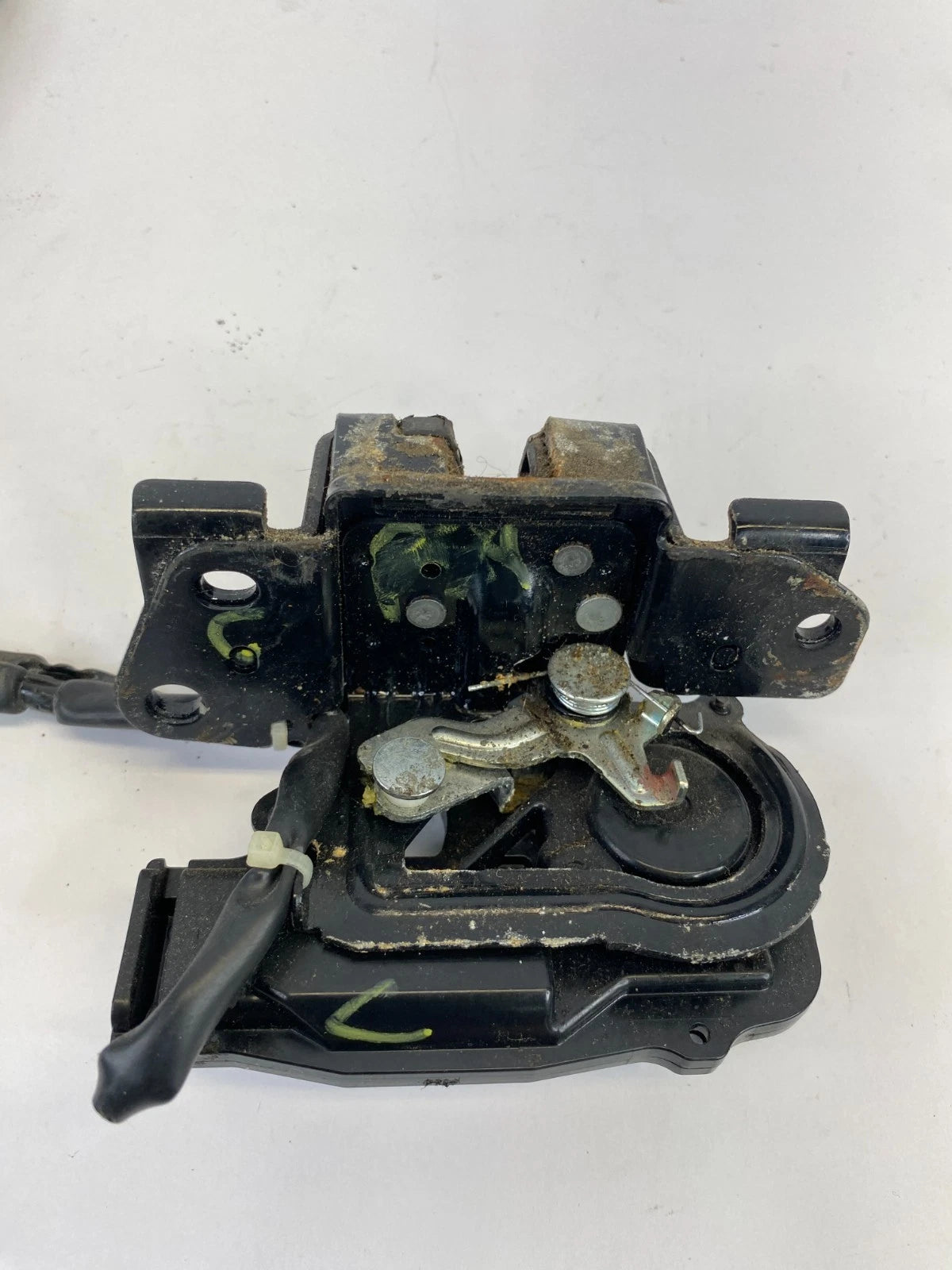 2010-2015 TOYOTA PRIUS REAR TRUNK LIFTGATE LOCK LATCH ACTUATOR RELEASE OEM