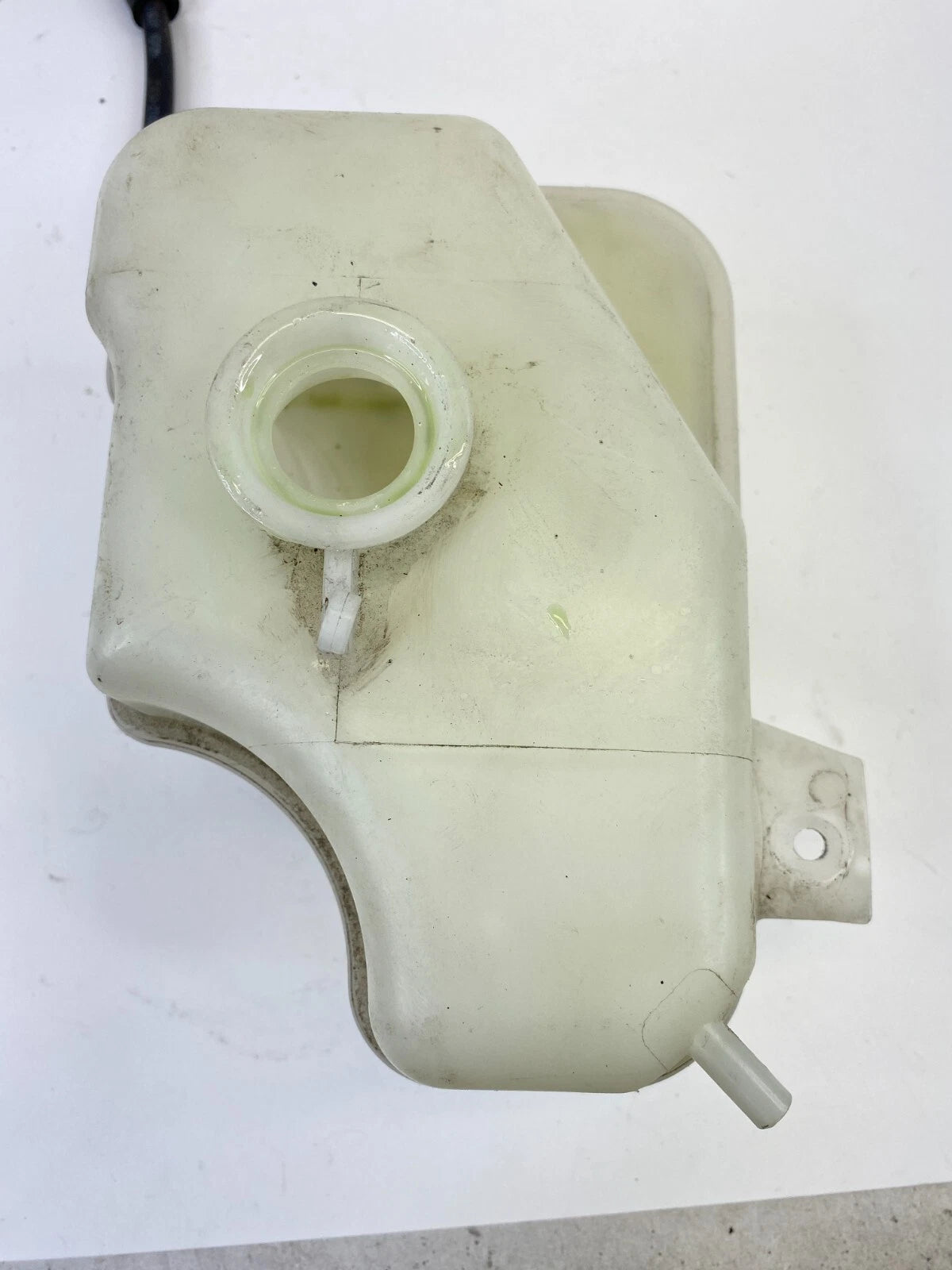 2011-2014 HYUNDAI SONATA ENGINE COOLANT RESERVOIR TANK ASSEMBLY 25430-2T000