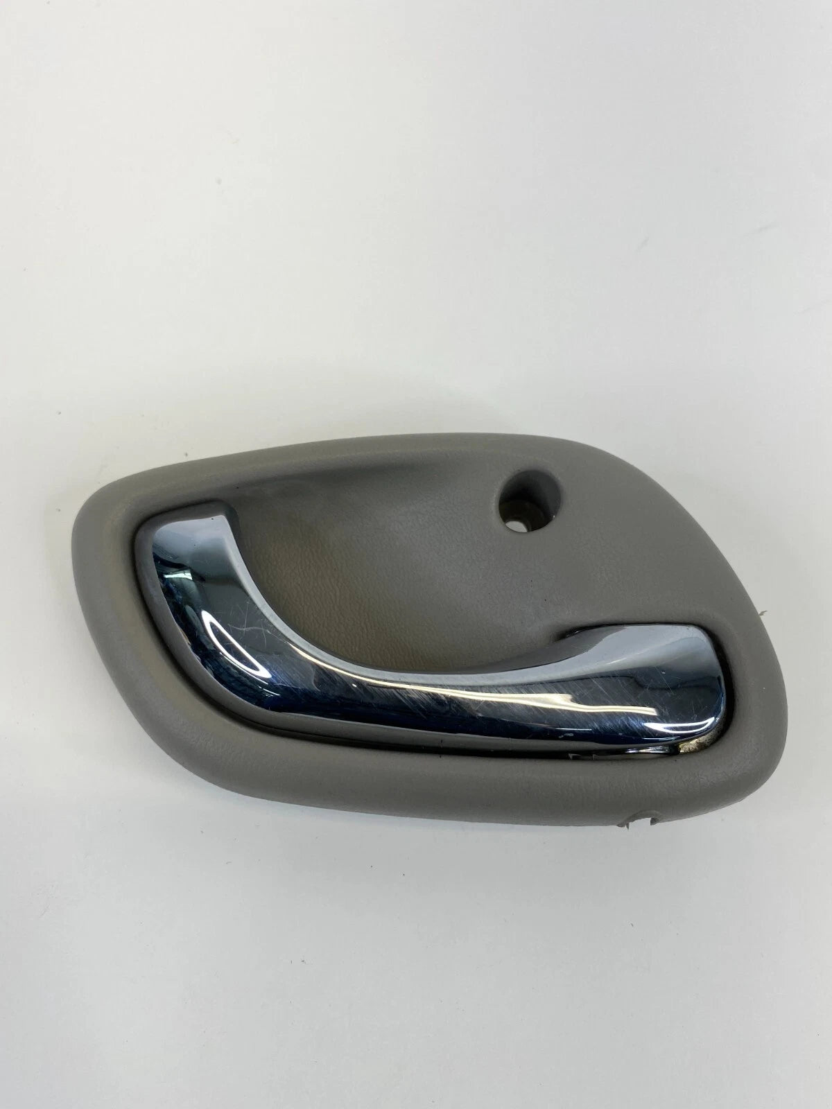 2003-2006 SUZUKI XL-7 FRONT RIGHT PASSENGER INTERIOR DOOR HANDLE OEM