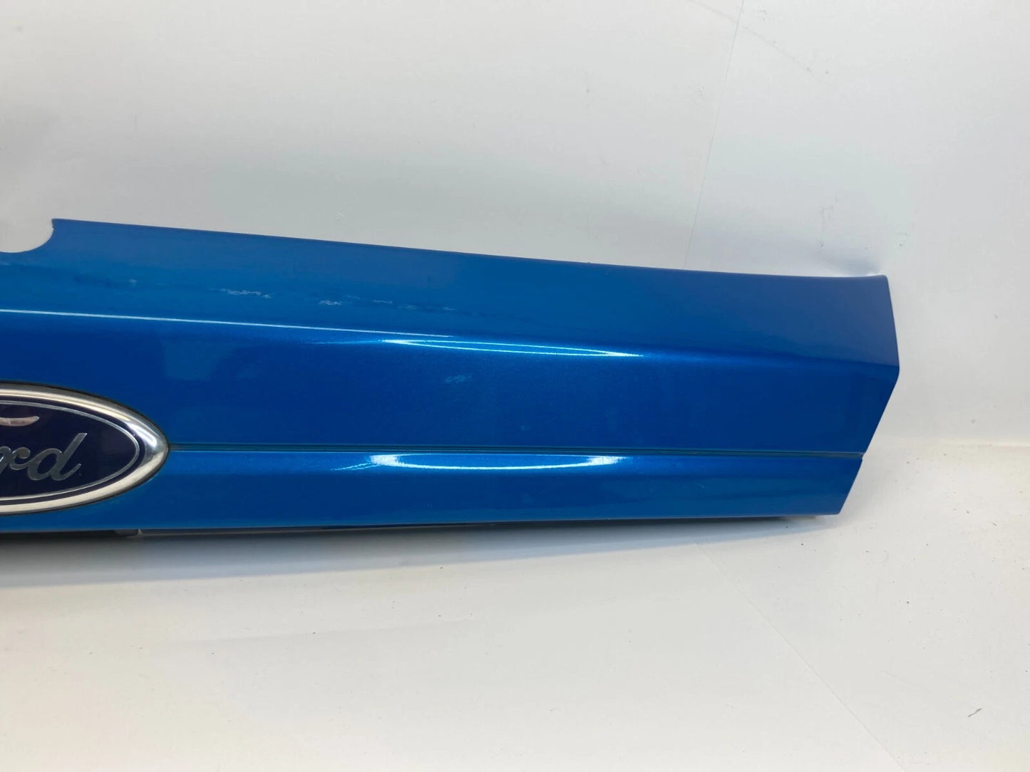 2011-2013 FORD FIESTA HATCHBACK REAR TRUNK MOLDING HANDLE W/ EMBLEM AE83-5843404