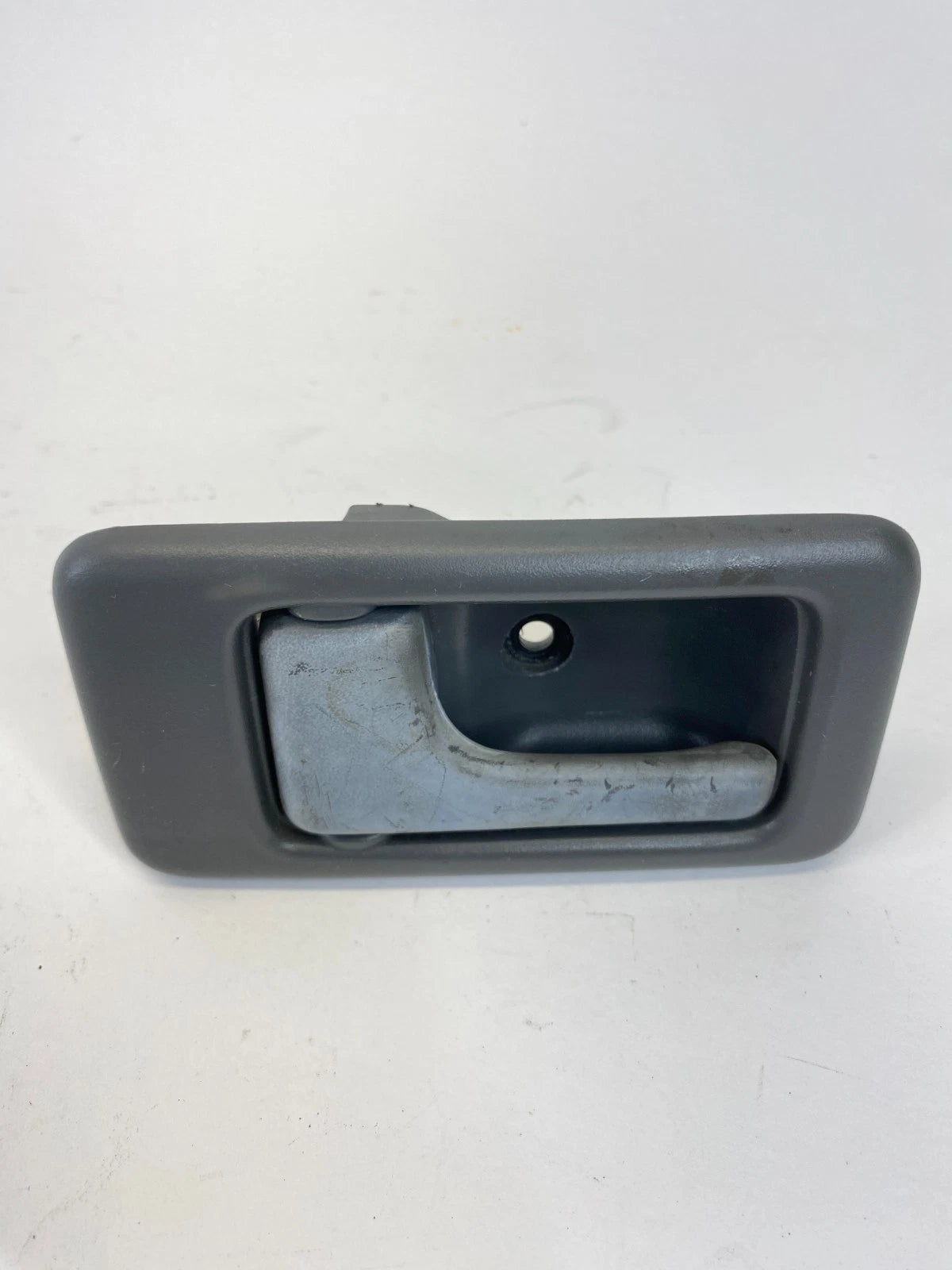 2000-2002 ISUZU TROOPER FRONT LEFT DRIVER INTERIOR DOOR HANDLE LEVER GREY OEM