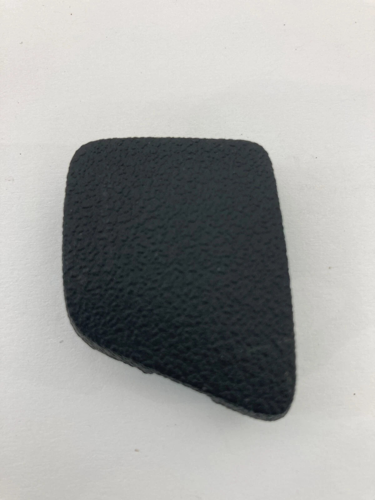 2006-2011 CHEVROLET IMPALA REAR RIGHT INNER DOOR PANEL SCREW COVER CAP 1342290