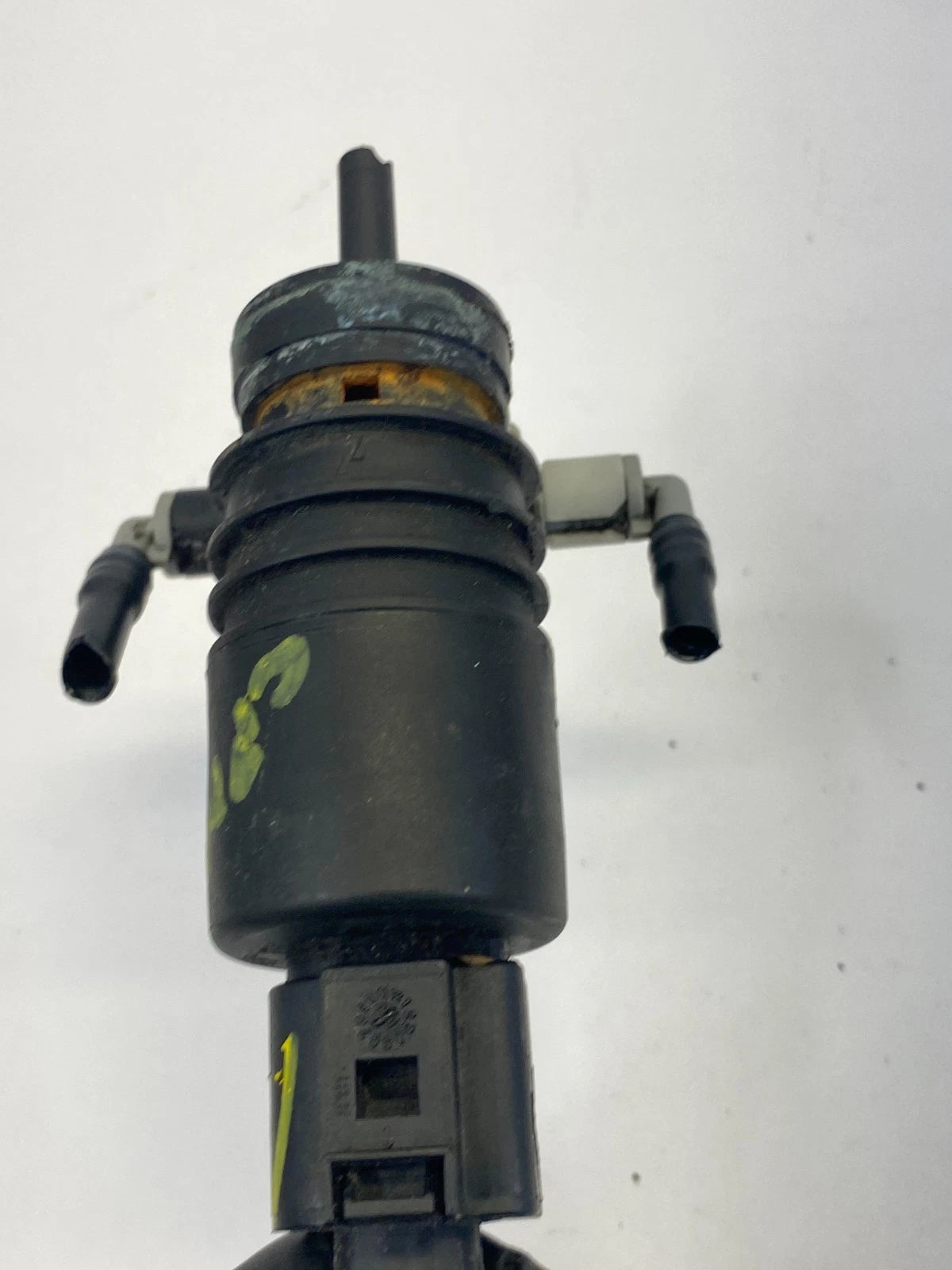 2007-2012 FORD ESCAPE WINDSHIELD WASHER PUMP MOTOR 8L84-17664-AA OEM