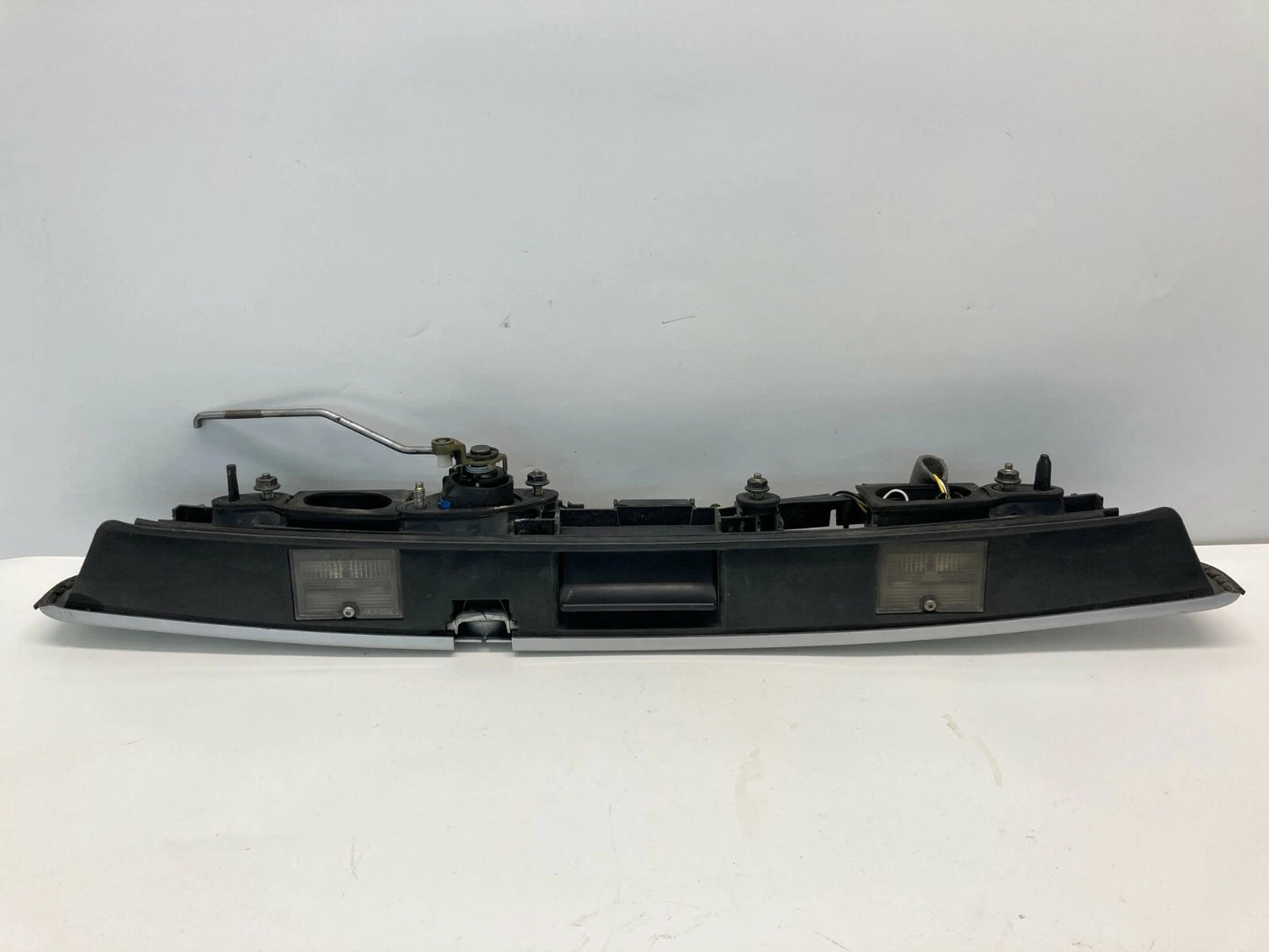 1998 1999 2000 VOLVO S70 TRUNK LID HANDLE MOLDING LICENSE PLATE LIGHT LAMP OEM