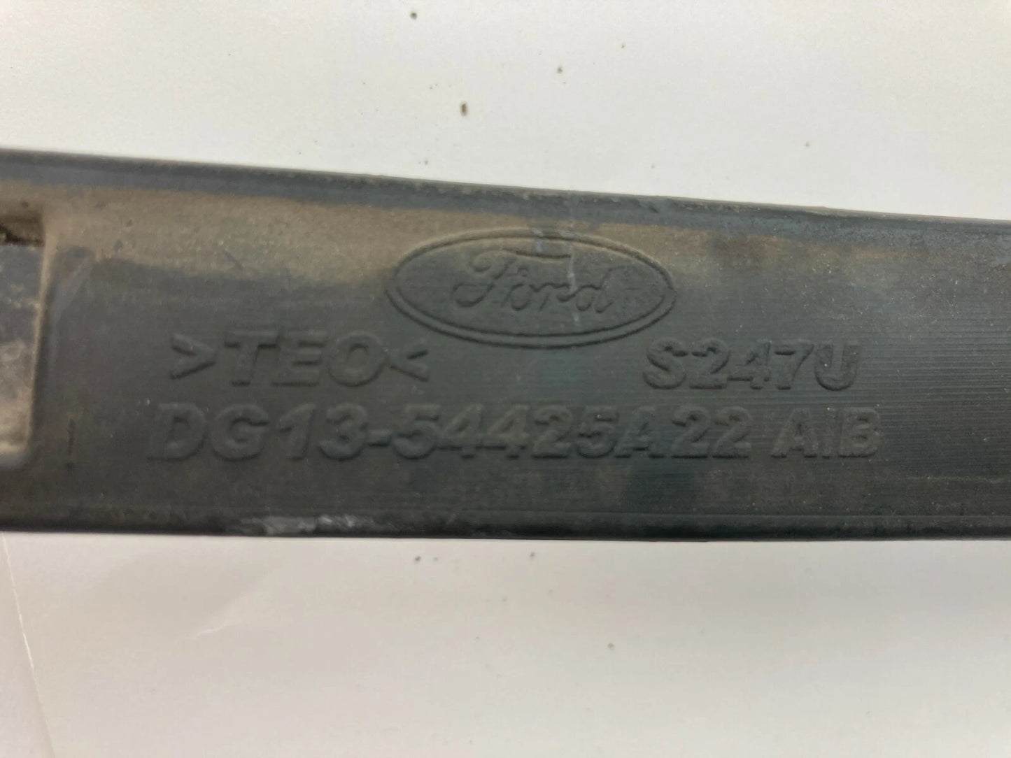 2013-2019 FORD TAURUS TRUNK LID MOLDING CHROME W/CAMERA HOLE DG13-54425A22A OEM