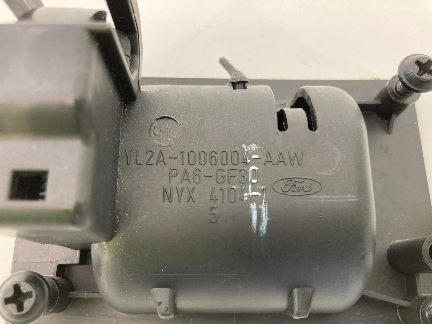 2008-2012 FORD ESCAPE GLOVE BOX COMPARTMENT LOCK LATCH HANDLE YL2A1006004AAW OEM