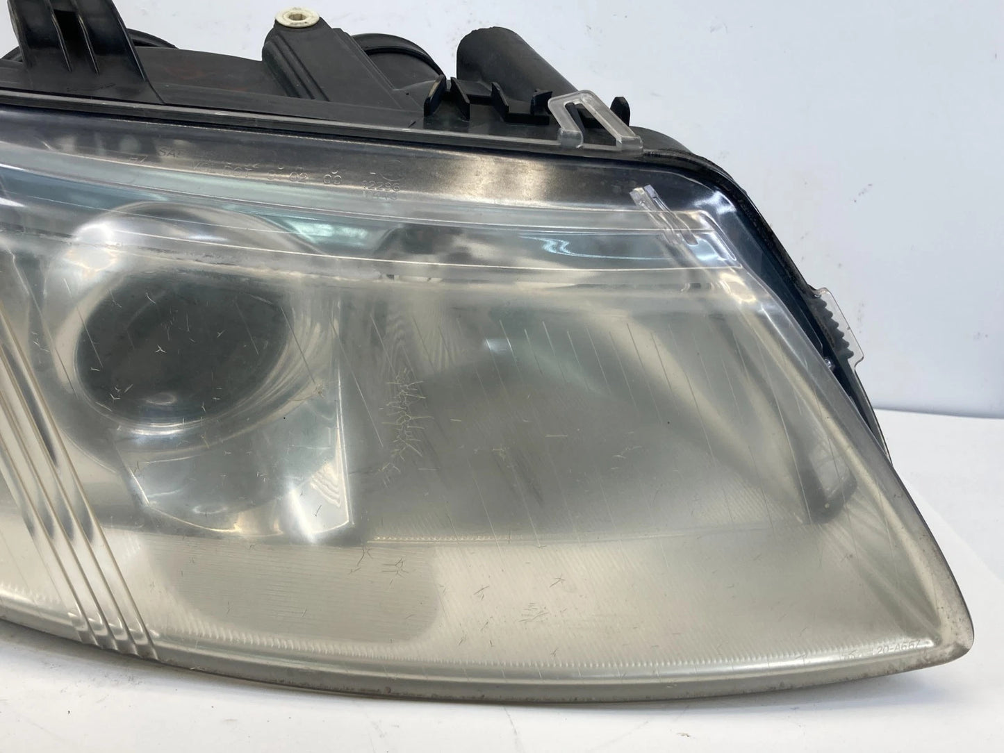 03-07 SAAB 9-3 FRONT RIGHT PASSENGER SIDE HEADLIGHT HEADLAMP HALOGEN AFTERMARKET