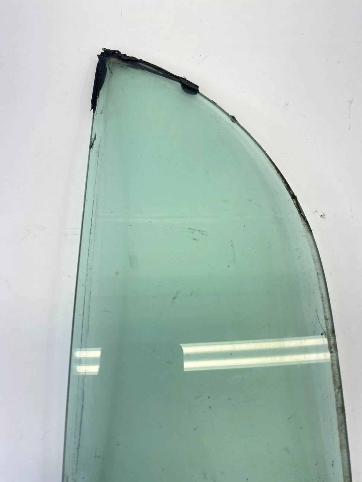 1998-2011 LINCOLN TOWN CAR LEFT REAR DRIVER SIDE QUARTER GLASS WINDOW OEM
