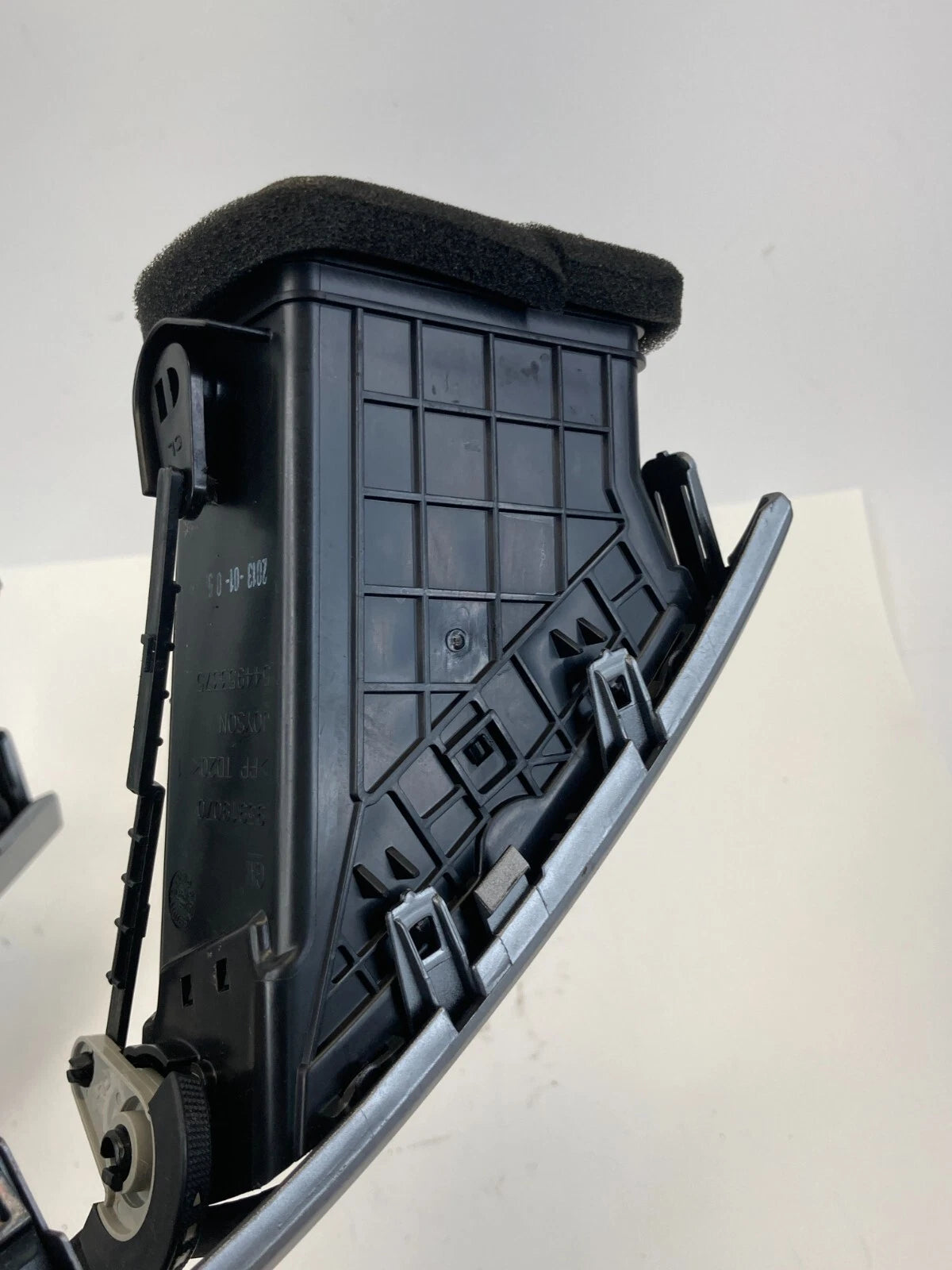 11-16 CHEVROLET CRUZE CENTER DASH RADIO SURROUND BEZEL AIR VENT TRIM PANEL OEM
