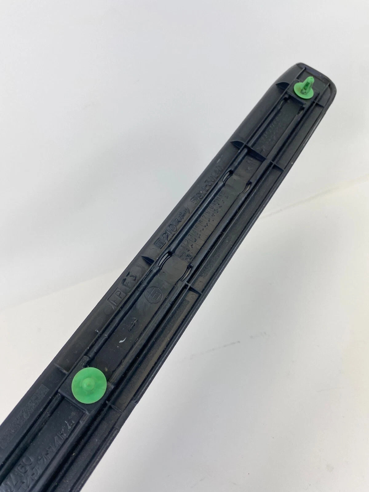 1998-2005 LEXUS GS300 FRONT RIGHT DOOR SILL SCUFF PLATE MOULDING TRIM 6791130090