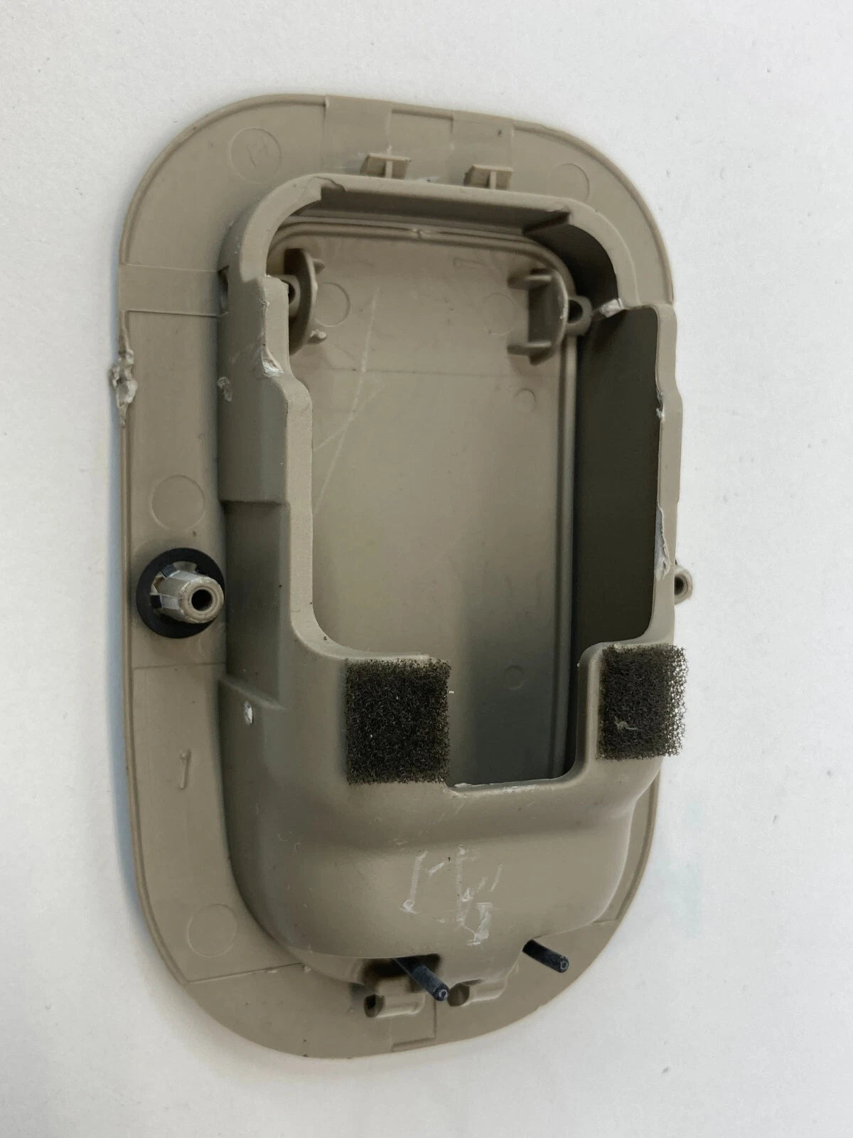 2007-2010 HYUNDAI ELANTRA SEDAN REAR BODY ANCHOR CHILD COVER BEZEL TRIM ASSEMBLY