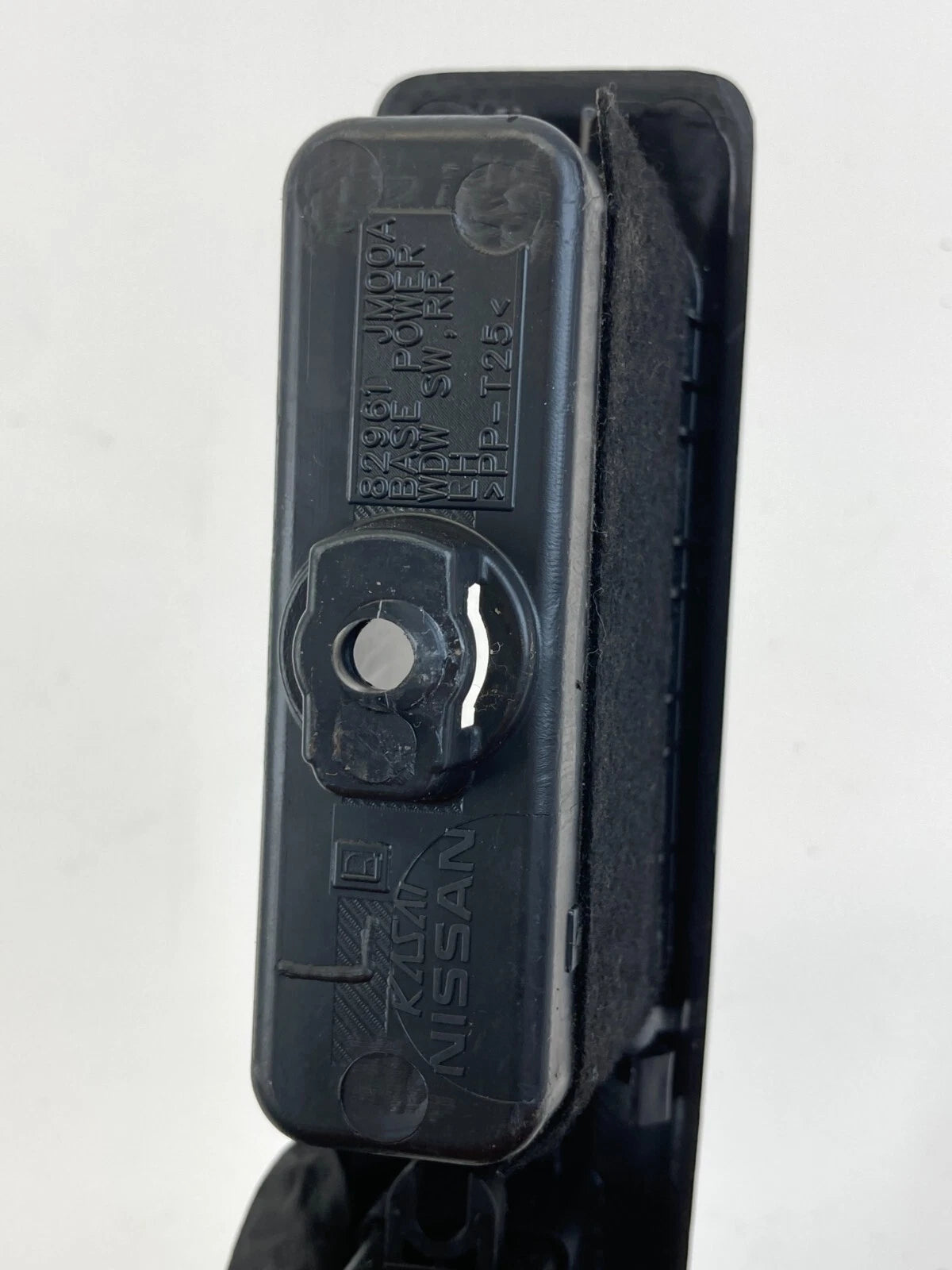 2008-2013 NISSAN ROGUE REAR LEFT SIDE POWER WINDOW SWITCH W/BEZEL 82961JM00A OEM