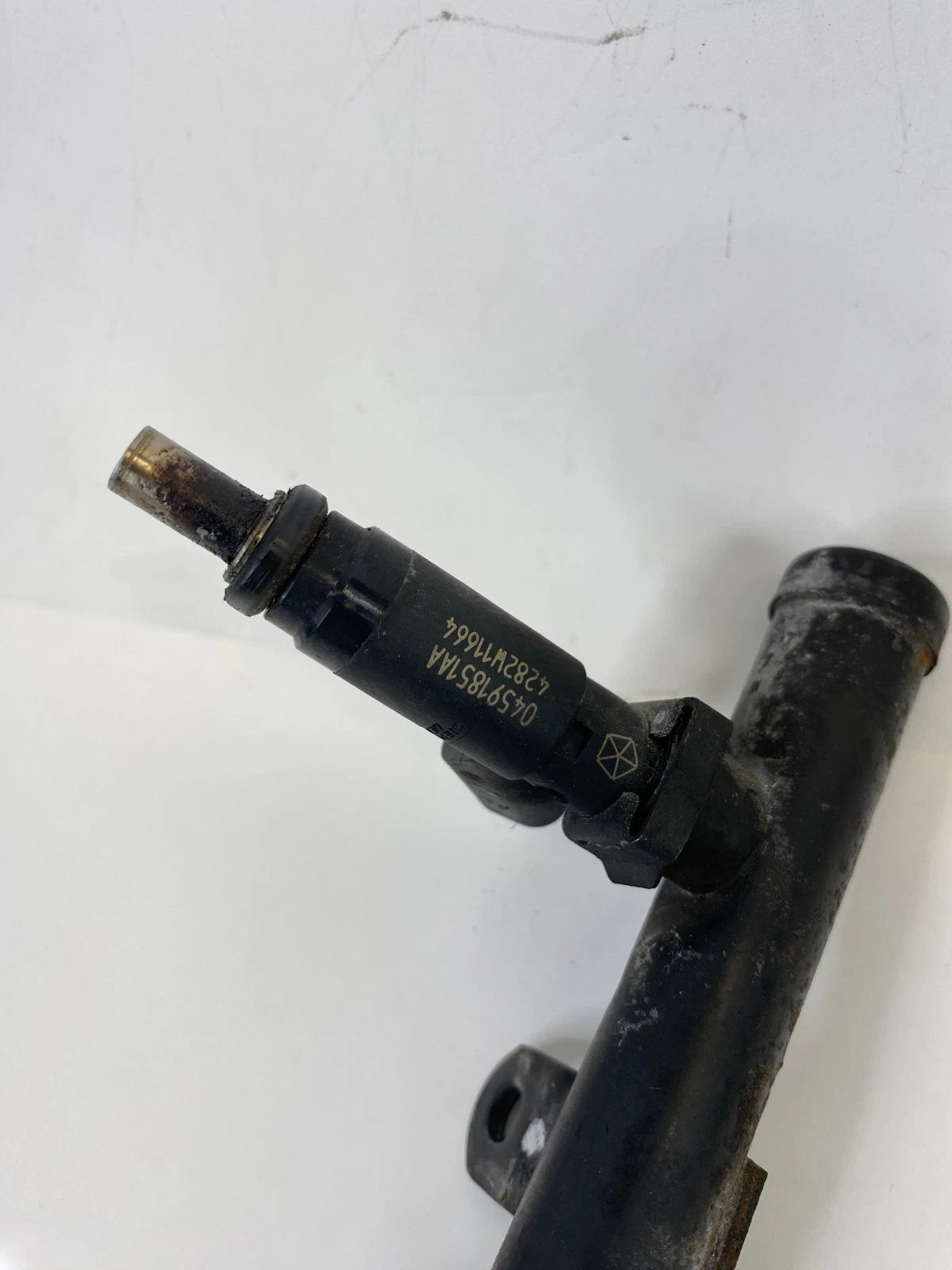 2005-08 GRAND CHEROKEE COMMANDER 5.7L FUEL INJECTION RAIL W/ COIL INJECTORS