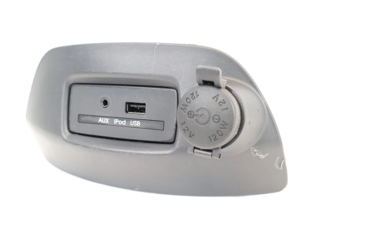 2010-2013 KIA SOUL PORT AUX IPOD USB INPUT POWER SOCKET W/ BEZEL 84746-2K100 OEM