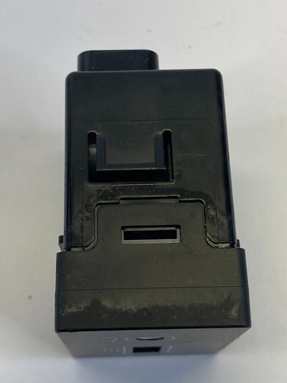 2016-2018 HYUNDAI SANTA FE SPORT AUXILIARY USB AND JACK INPUT SOCKET 96121-2W560