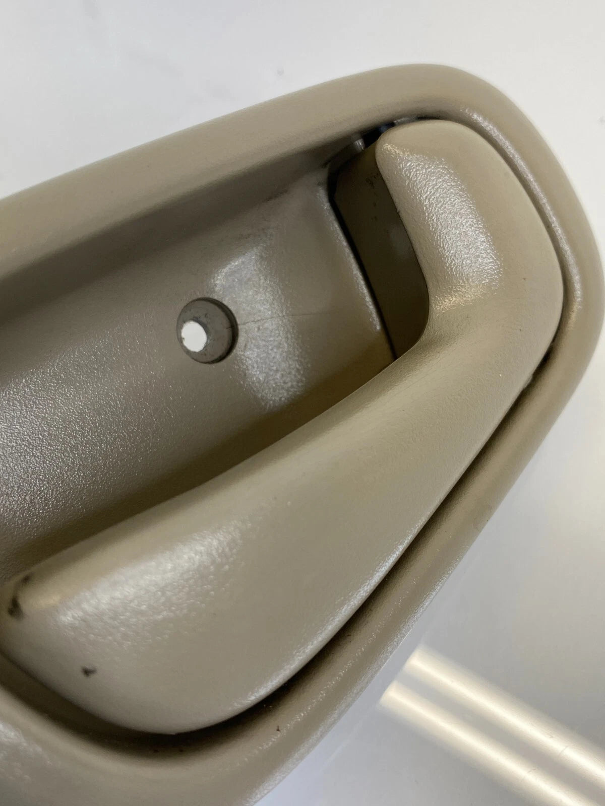 1998-2002 TOYOTA COROLLA REAR RIGHT SIDE INTERIOR DOOR HANDLE 69277-02050 OEM