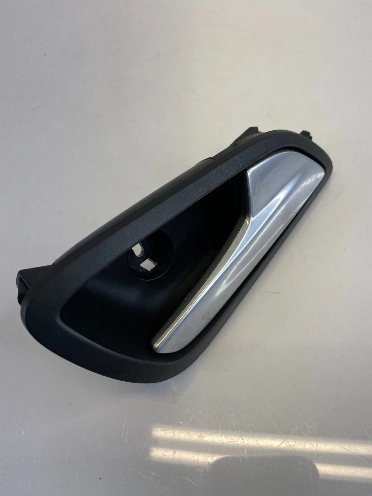 2012-2018 FORD FOCUS SEDAN FRONT RIGHT SIDE INNER DOOR HANDLE AM51-A22600-BDW