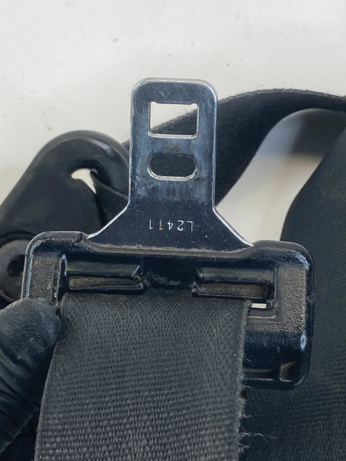 2005-2007 MERCURY MARINER FRONT LEFT SIDE SEAT BELT RETRACTOR P606621748B OEM