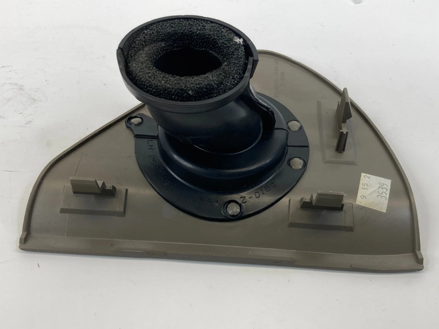 2000-2005 CADILLAC DEVILLE FRONT LEFT DASH END CAP COVER AIR DUCT 25670948 OEM