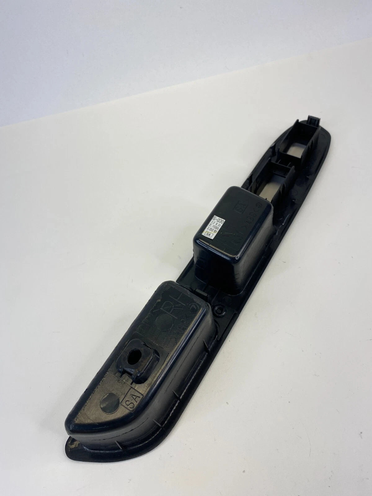 2003-2008 SUBARU FORESTER FRONT RIGHT SIDE DOOR WINDOW SWITCH BEZEL TRIM COVER
