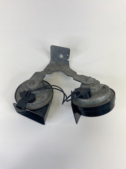 2011-2017 Buick Regal High & Low Tone Note Signal Alarm Horn Pair E355306 OEM