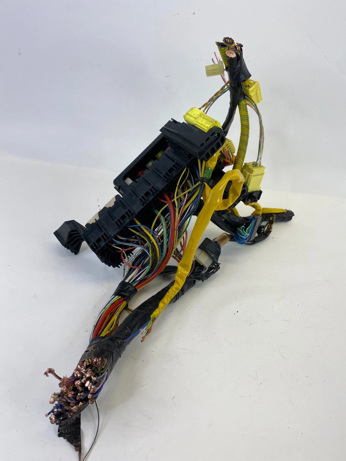 2003 2004 SUZUKI XL-7 INTERIOR UNDER DASH LEFT SIDE FUSE RELAY JUNCTION BOX OEM