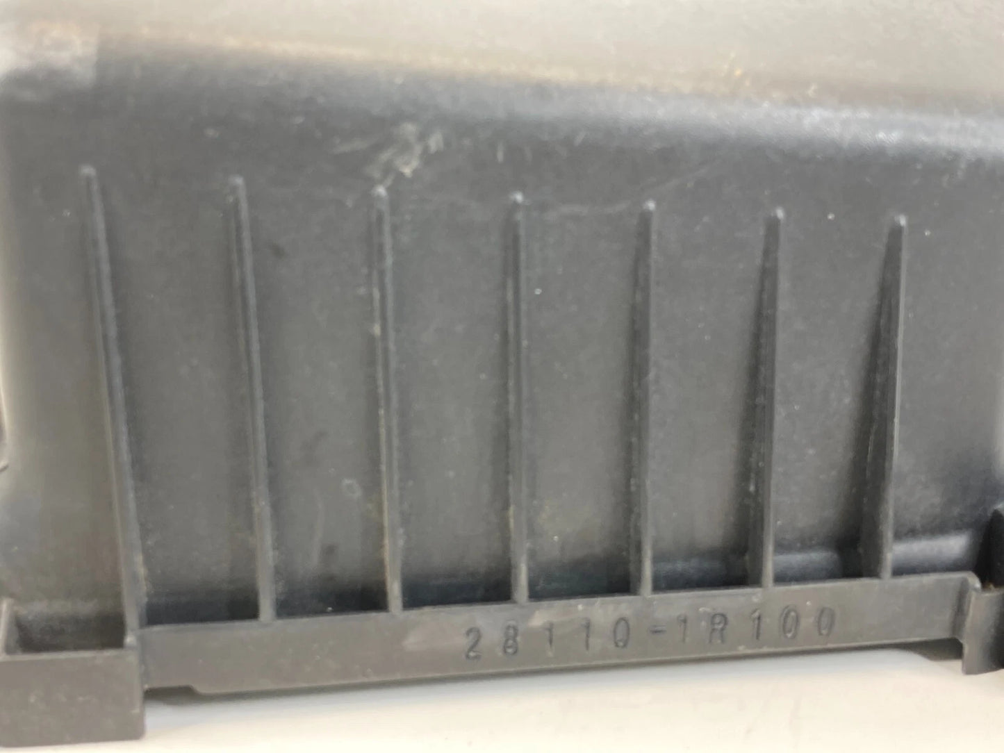 12-14 HYUNDAI ACCENT AIR CLEANER FILTER BOX UPPER HOUSING COVER 28110-1R100 OEM