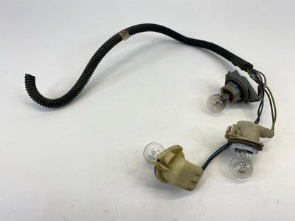 2000-2003 GMC YUKON REAR LEFT DRIVER SIDE TAIL LIGHT TAILLIGHT SOCKET CONNECTOR