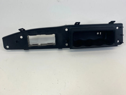 2011-2017 JEEP PATRIOT REAR RIGHT DOOR WINDOW SWITCH PLATE TRIM W/ PULL HANDLE