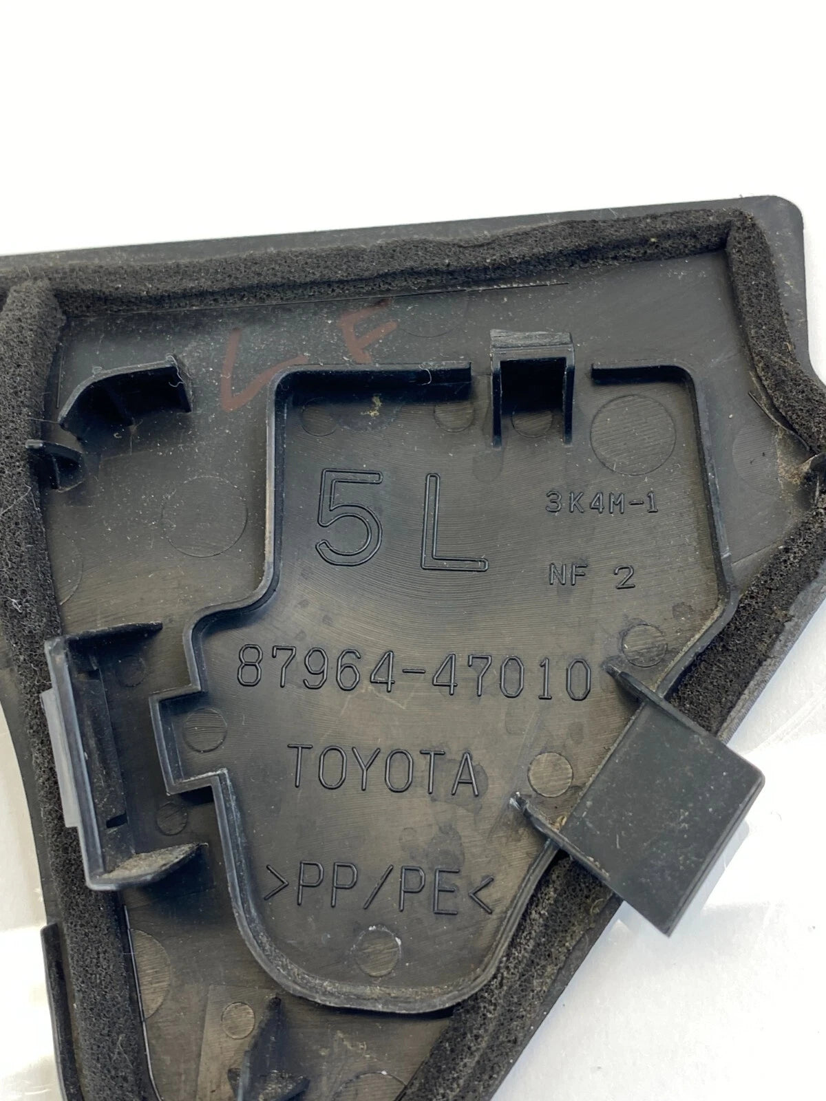 10-15 TOYOTA PRIUS FRONT LEFT DOOR INNER MIRROR CORNER BOLT COVER 87964-47010