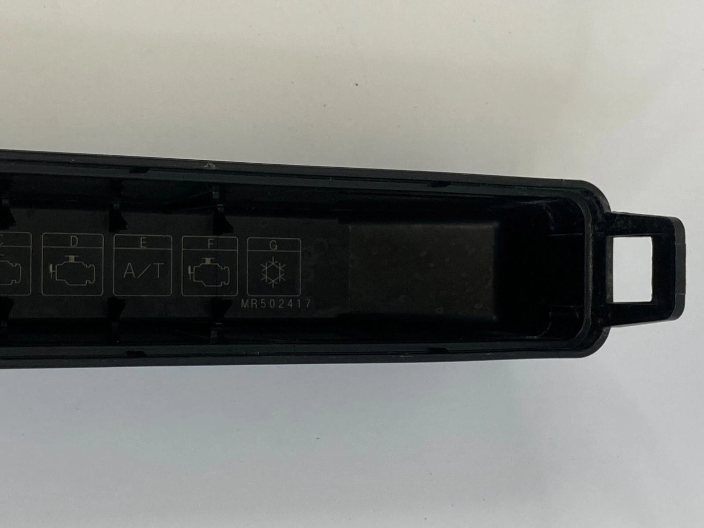 04-12 MITSUBISHI GALANT 2.4L AT ENGINE RELAY BOX COMPARTMENT CAP COVER MR502417