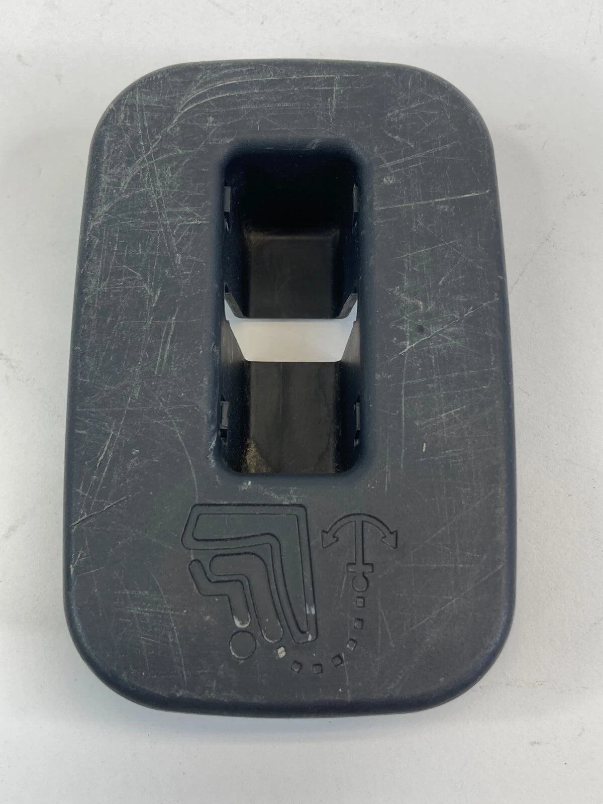 2010 2011 KIA SOUL REAR CHILD SEAT ANCHOR CAP LID TRIM BEZEL 89391-2K020