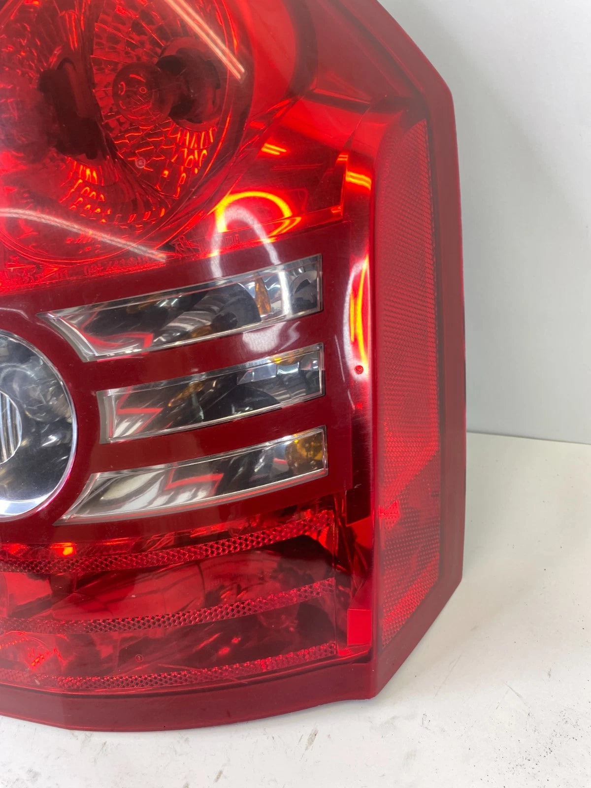 2008-2010 CHRYSLER 300 REAR RIGHT PASSENGER TAILLIGHT TAIL LAMP ASSEMBLY OEM