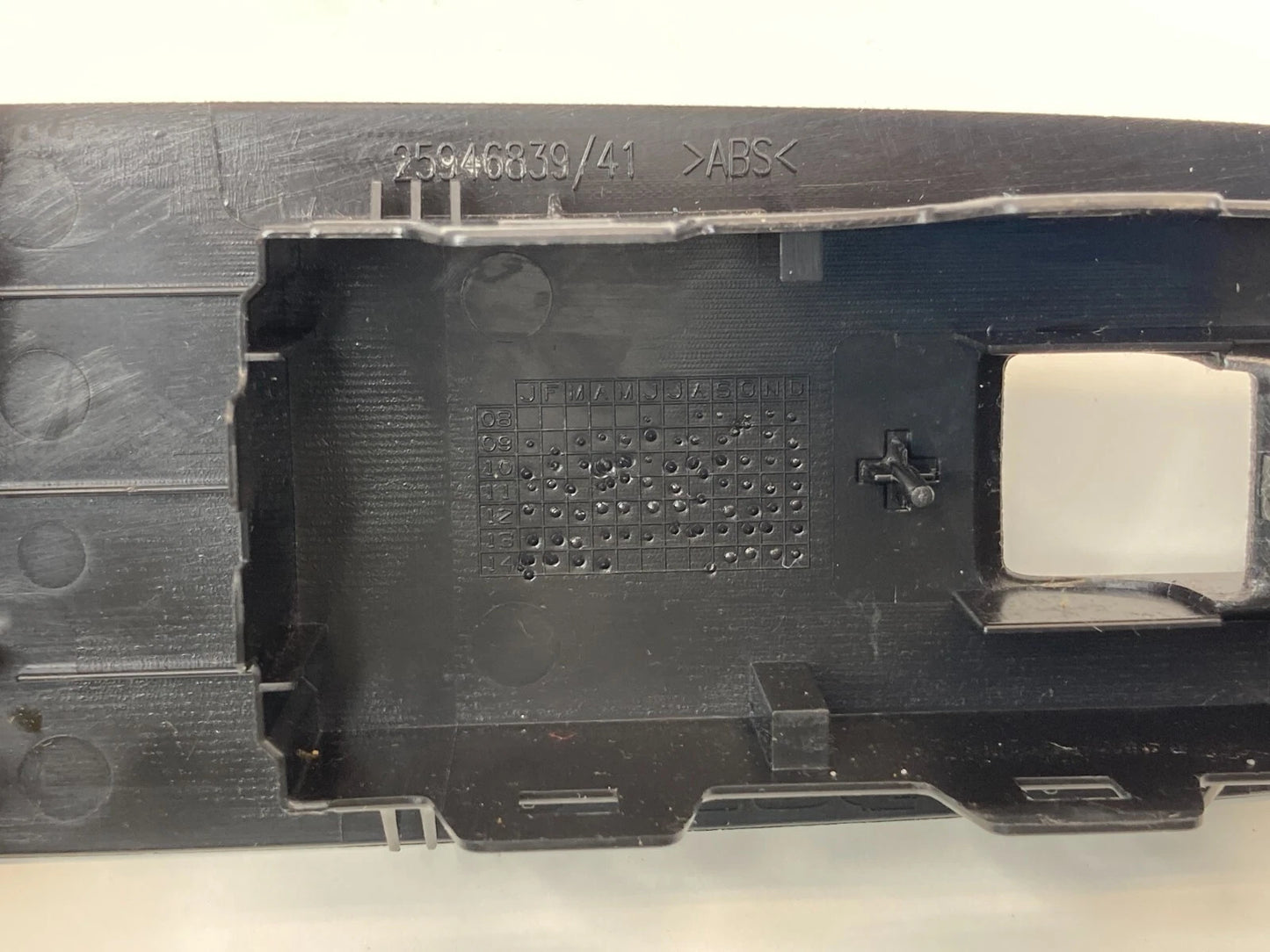 2010-2017 CHEVROLET EQUINOX FRONT RIGHT POWER WINDOW SWITCH BEZEL COVER 25946839