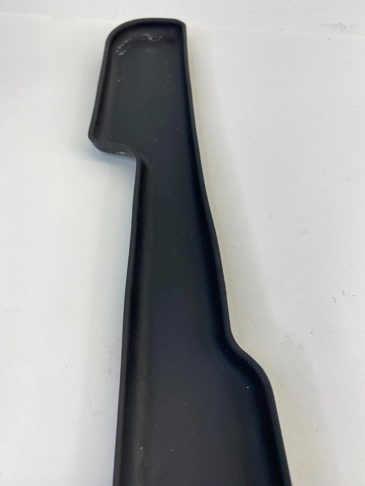 2004-2006 CADILLAC SRX RIGHT SIDE MOLDING TRIM INSER MAT ASSEMBLY OEM