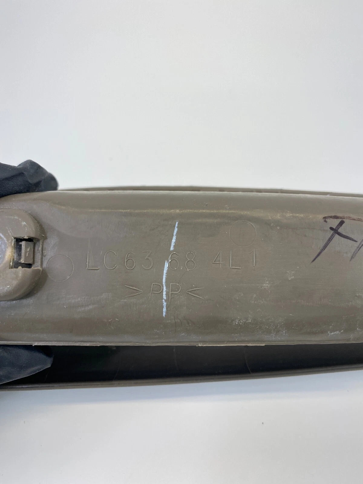 2000-2003 MAZDA MPV FRONT RIGHT SIDE DOOR WINDOW SWITCH BEZEL TRIM LC63-68-4L1