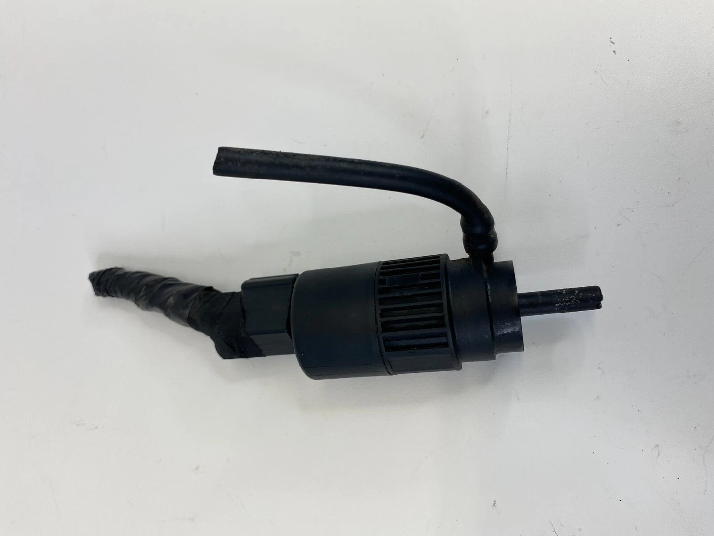 2012-2015 CHEVROLET CAPTIVA SPORT WINDSHIELD WASHER FLUID PUMP MOTOR OEM