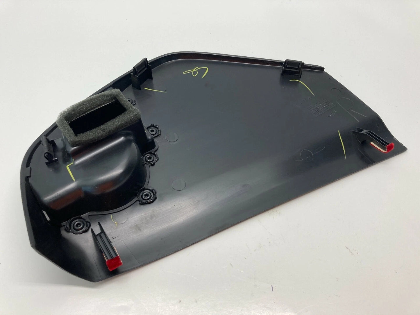 03-07 CADILLAC CTS RIGHT DASH SIDE ACCESS COVER PANEL TRIM W AIR VENT 1220510257