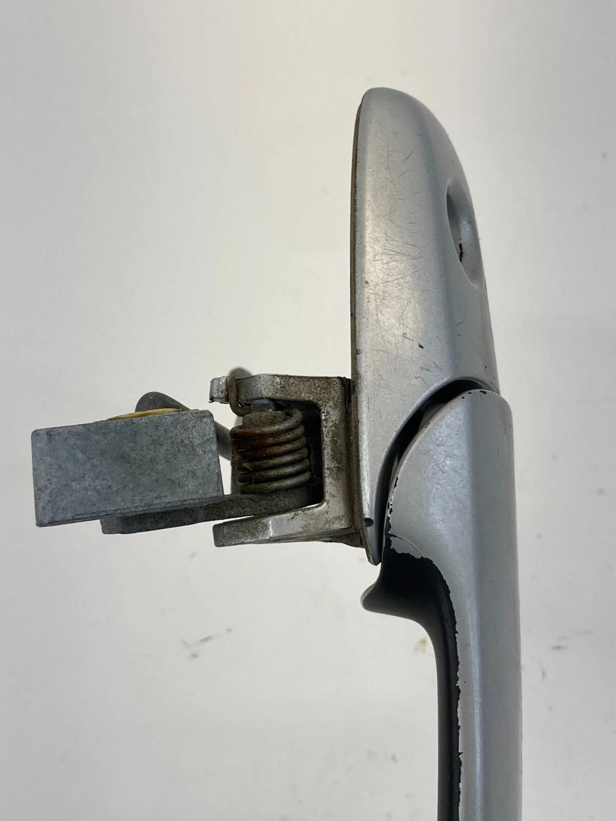 2005-2009 FORD MUSTANG FRONT LEFT EXTERIOR OUTSIDE DOOR PULL HANDLE ASSEMBLY OEM