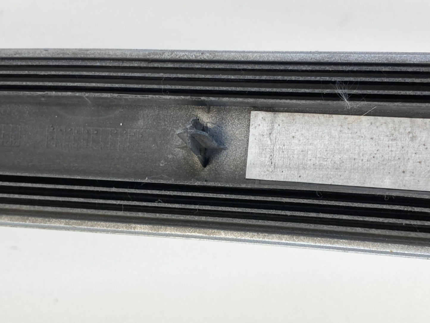 2004-2011 VOLVO S40 SEDAN EXTERIOR REAR LEFT DOOR MOLDING TRIM BEZEL 39987038