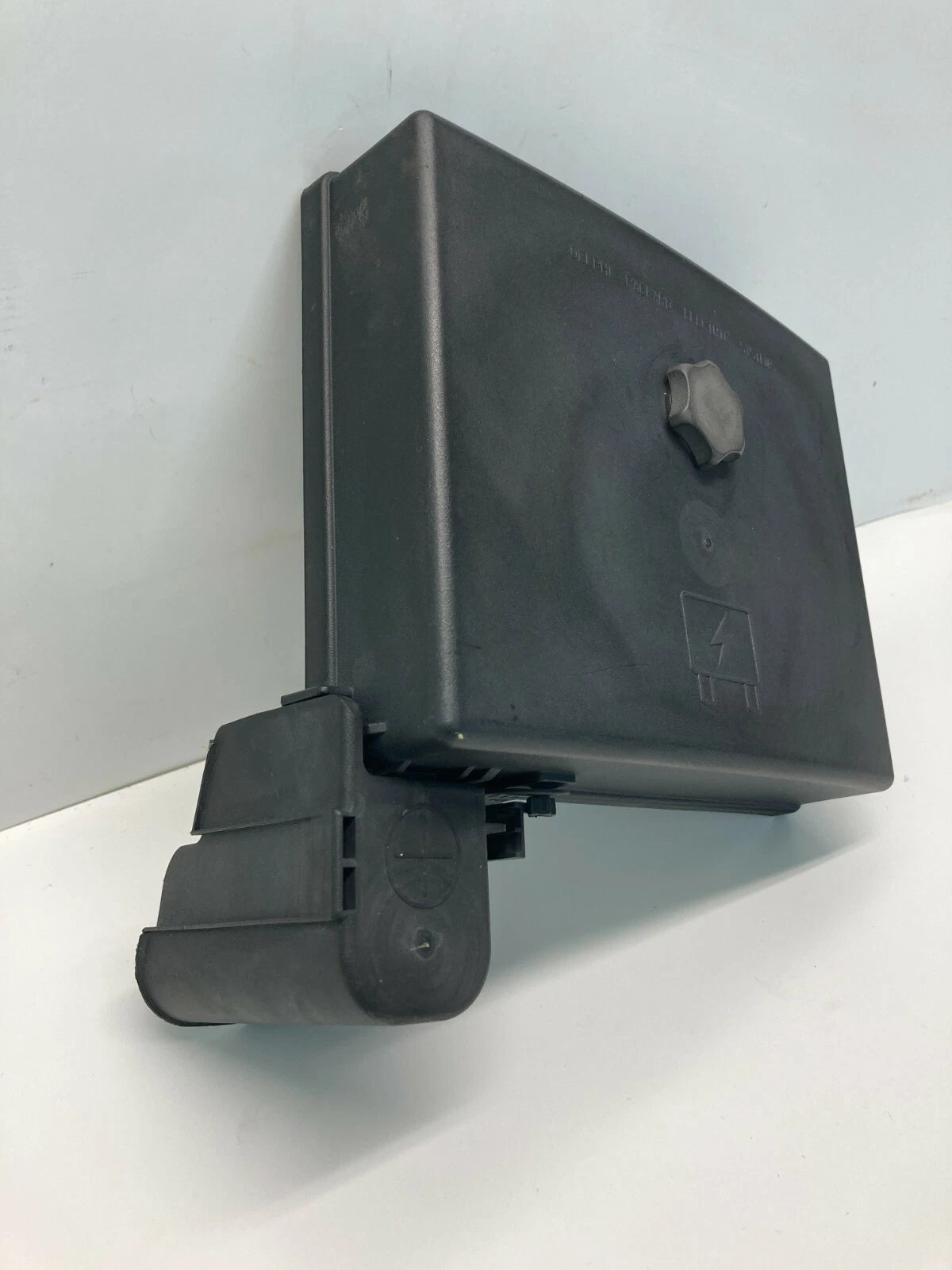 1999 99 VOLVO S80 2.9L L6 AUTOMATIC FUSE BOX COVER LID PANEL TRIM 15401192 OEM