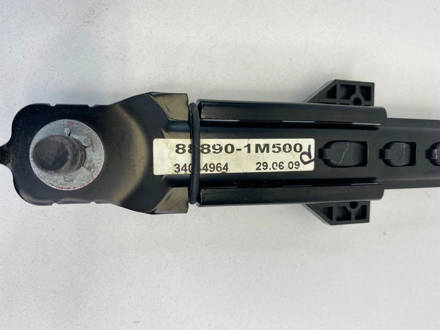 2010 KIA FORTE FRONT RIGHT PASSENGER SEAT BELT HEIGHT ADJUSTER 88890-1M500 OEM